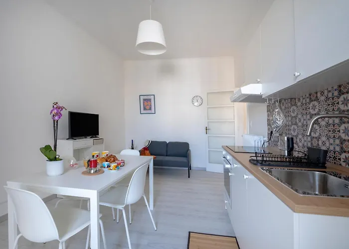 Guesthost - Dimora Buonvino * Бари